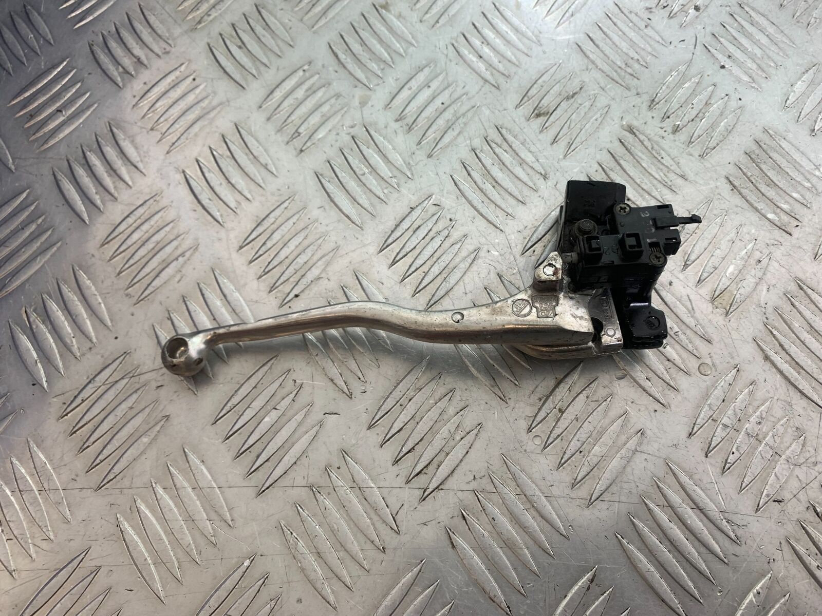 KAWASAKI Z650 ER650 KNFAN CLUTCH LEVER & BRACKET   YEAR 2022-2024 (CMB1112)