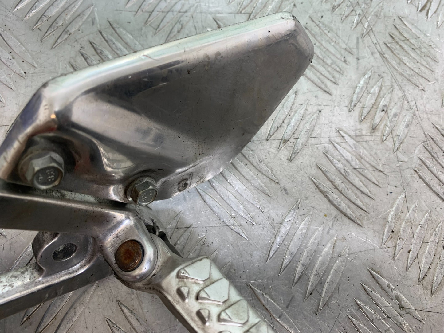 APRILIA RSV1000 RSV 1000 MILLE FRONT LEFT HANGER  1998- 2003 (CMB1184)