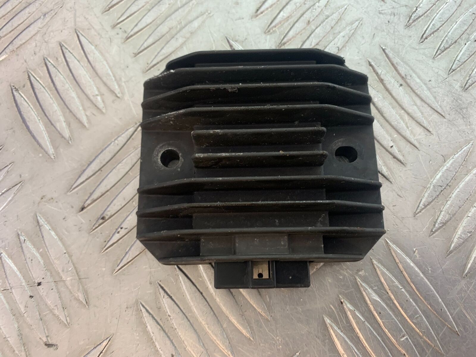 YAMAHA YZF600 YZF 600 THUNDERCAT REGULATOR   1996-2003 (CMB1134)