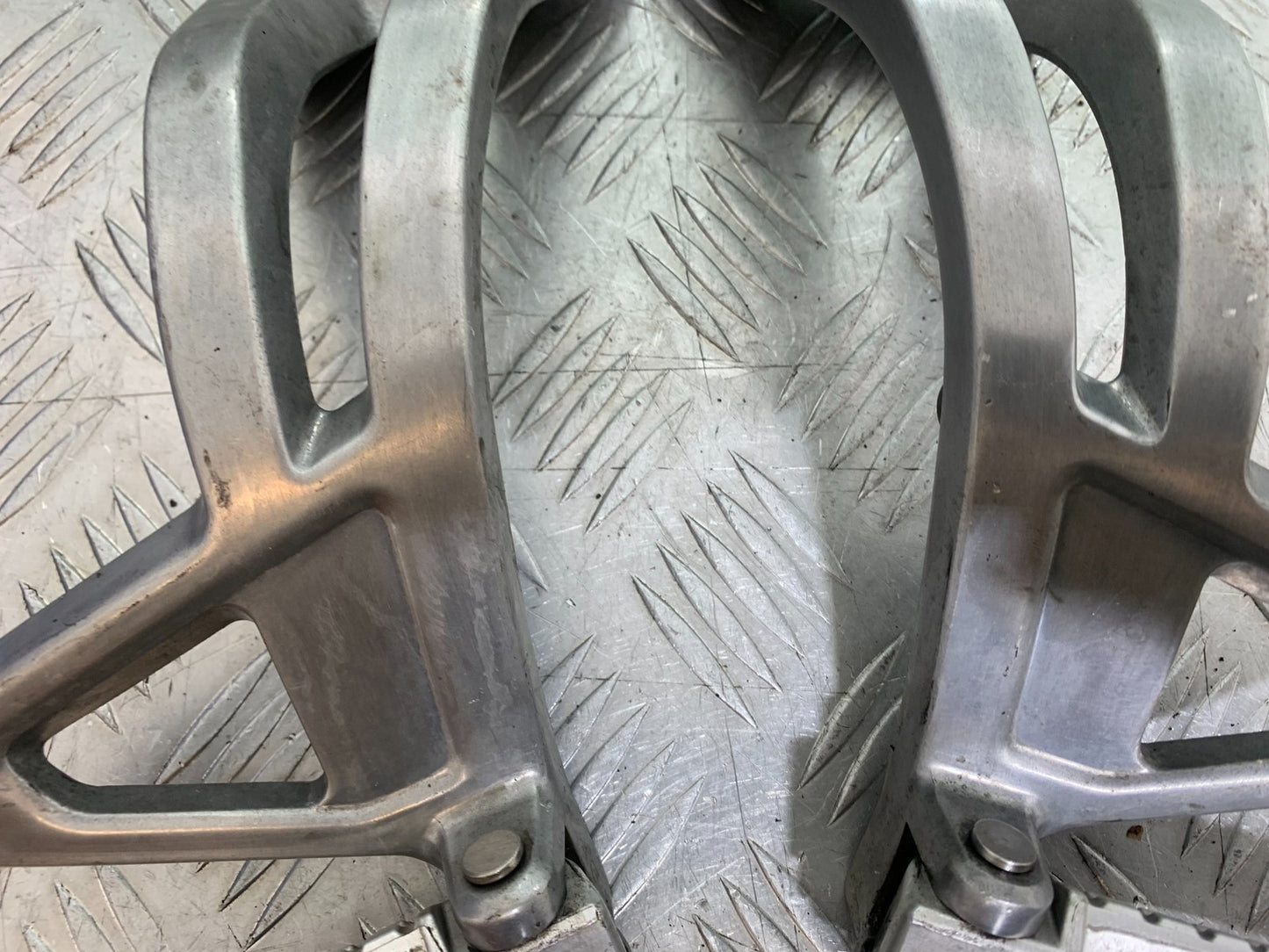 TRIUMPH SPEED TRIPLE R 1050 REAR HANGERS AND PEGS   2009 (CMB1183)