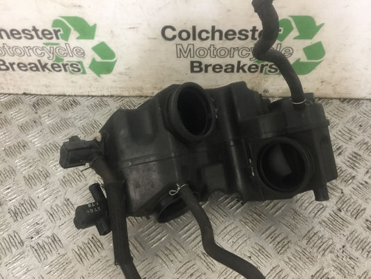 SUZUKI VLR1800 VLR 1800 AIR BOX  YEAR 2010 (STOCK 815)
