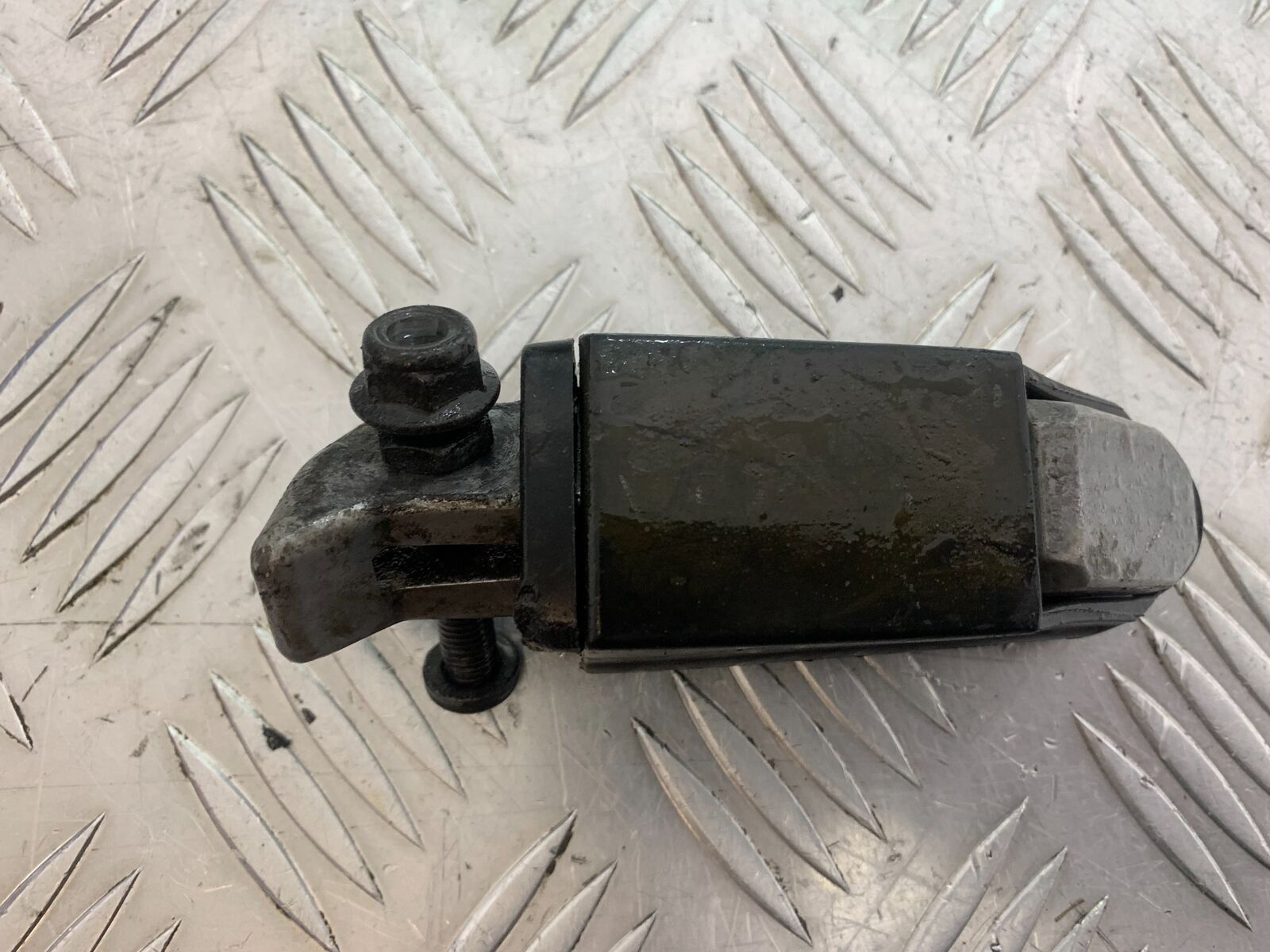 TRIUMPH TIGER 800 1X REAR FOOPEG  YEAR 2011-2014 (CMB1113)
