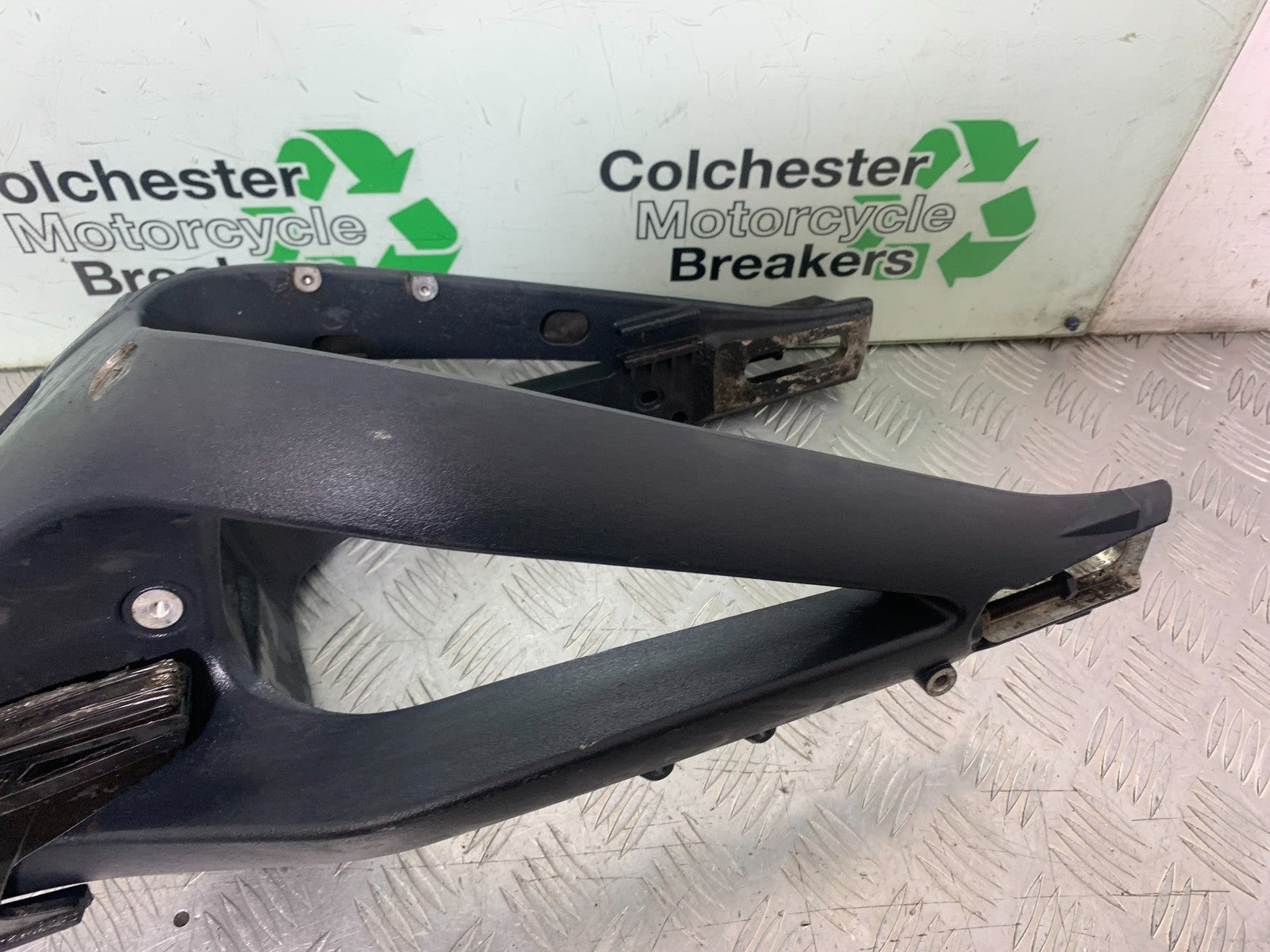 TRIUMPH 675 STREET TRIPLE R SWINGARM YEAR 2013 - 2016 (CMB1221)