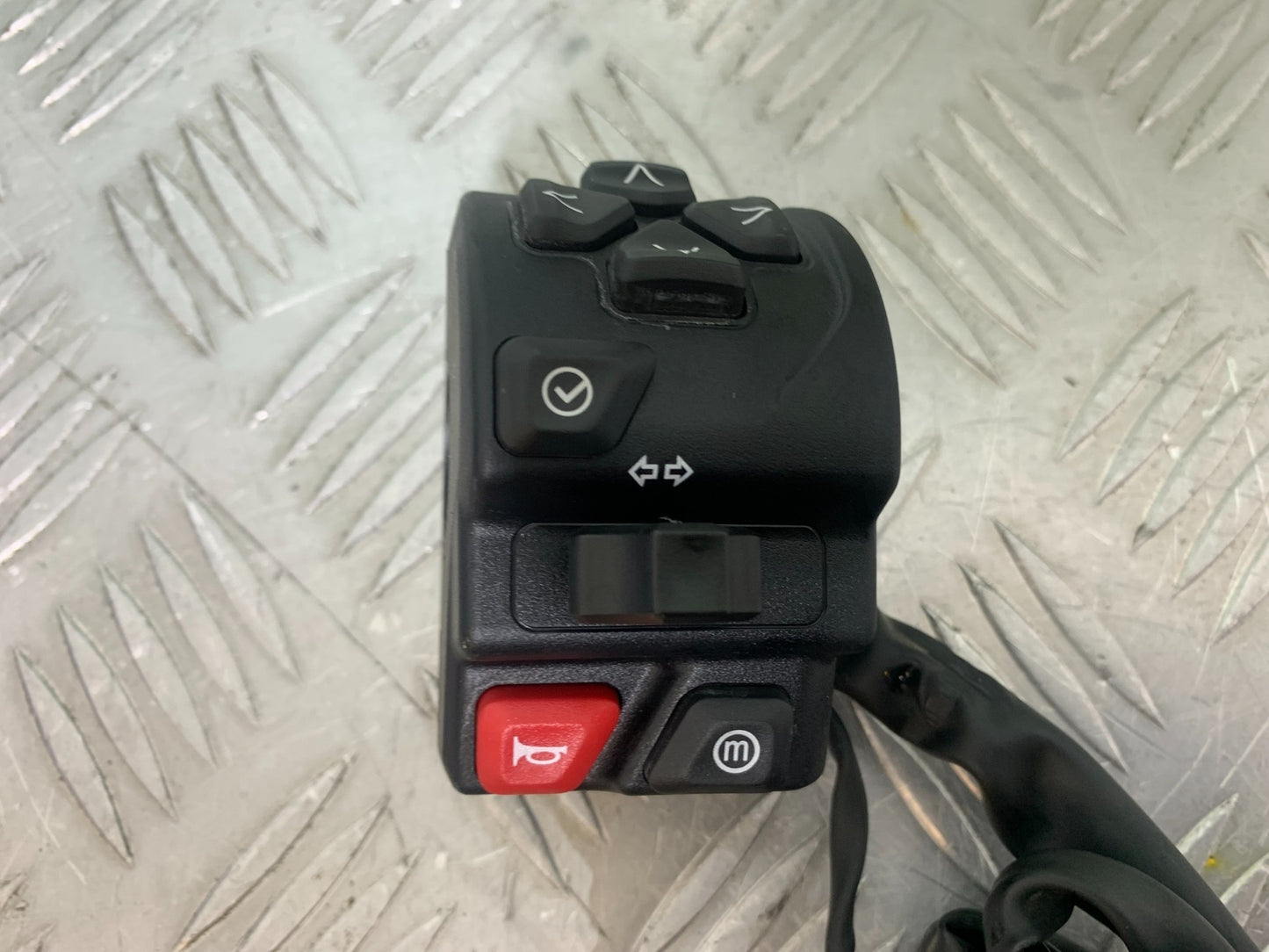 TRIUMPH TRIDENT 660 LEFT SWITCH GEAR   YEAR 2021-2024 (CMB1148)