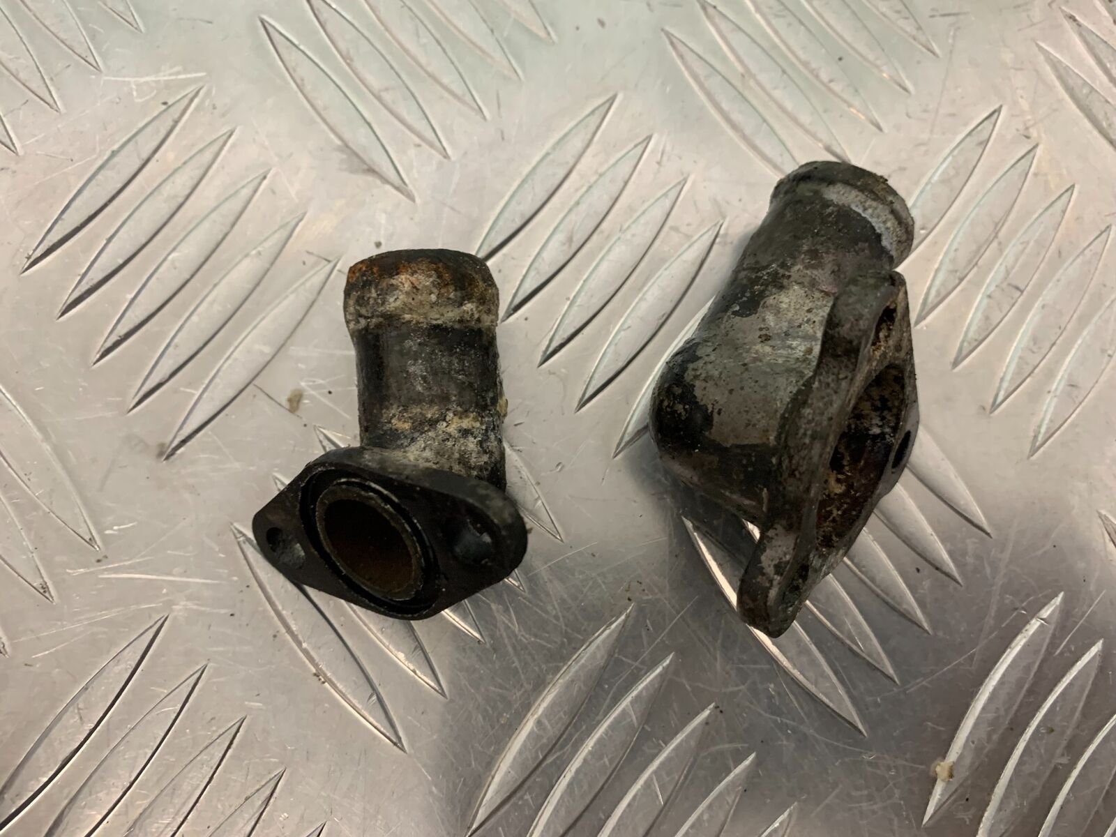 KAWASAKI KLR250 KLR 250 WATER PIPE OUTLETS   YEAR 1984-2001 (STOCK 980)