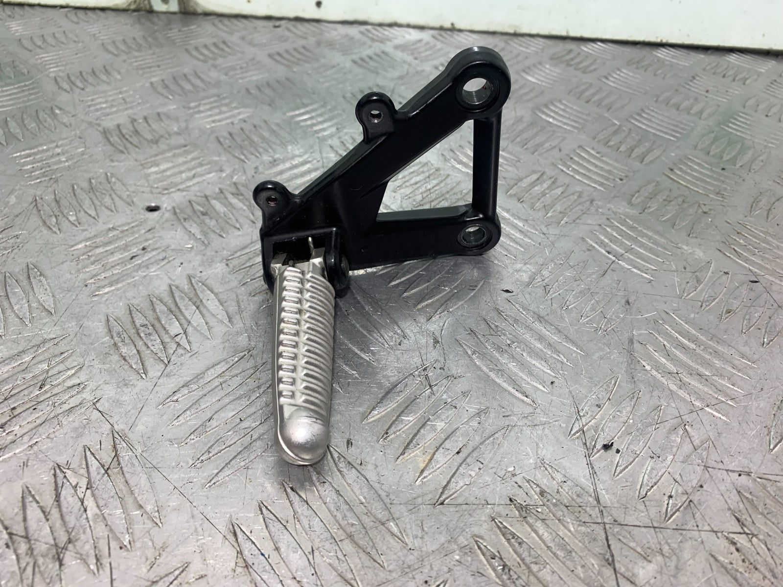 DUCATI 1198 S FRONT RIGHT HANGER  AND PEG  YEAR 2009-2011 (CMB1219)