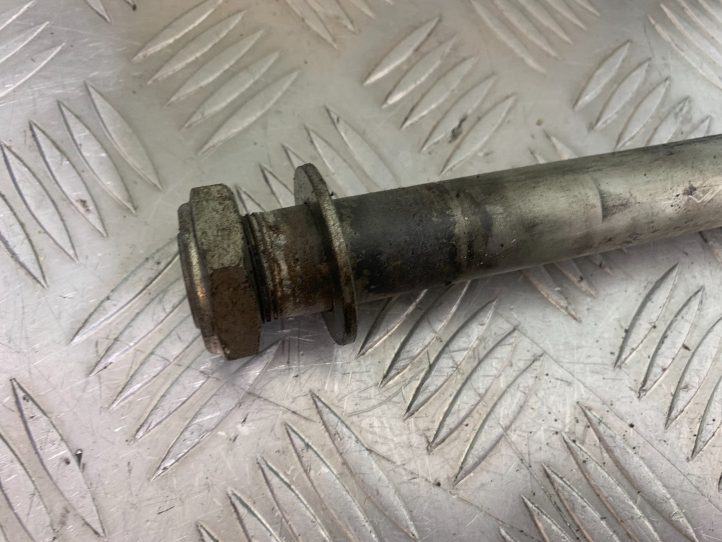 SUZUKI GSXR750 GSXR 750 K4 K5 SWINGARM SPINDLE   2004-2005 (CMB1319)