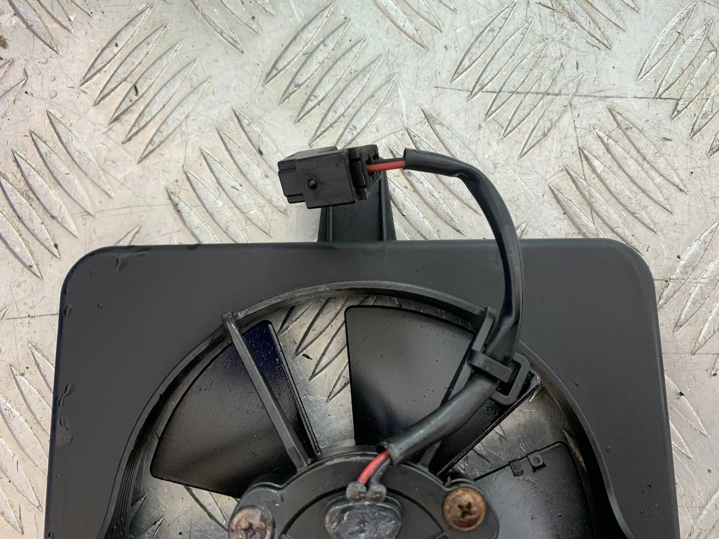 TRIUMPH SPEED TRIPLE R 1050 RADIATOR FAN   2009 (CMB1183)