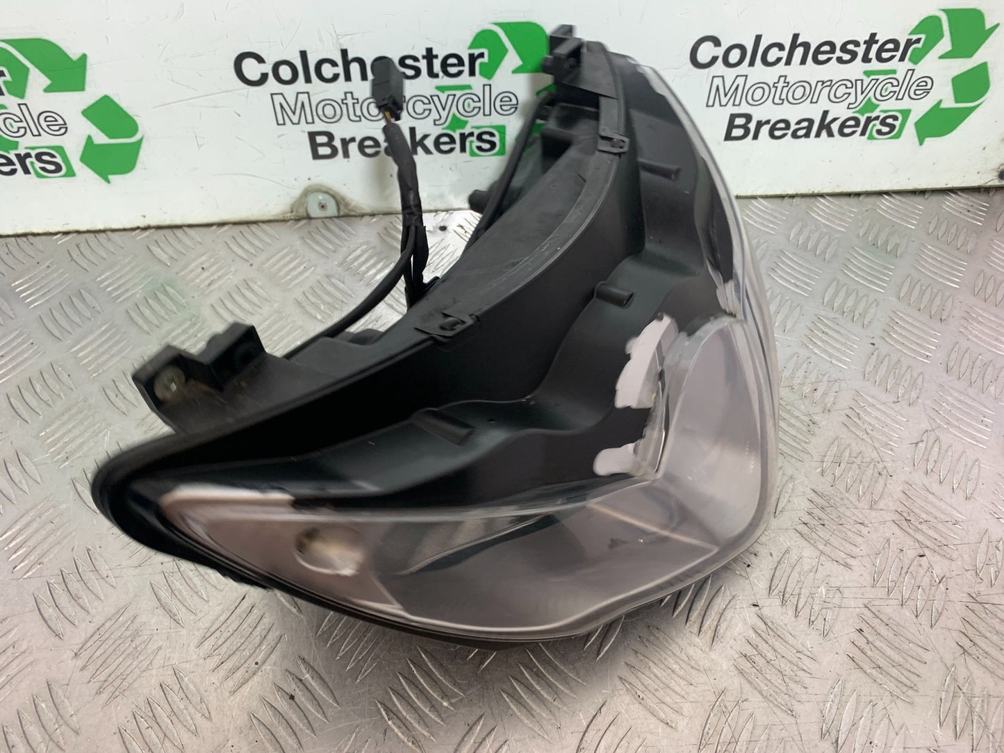 TRIUMPH 1050 SPRINT ST HEADLIGHT  2003-2011 (CMB1285)