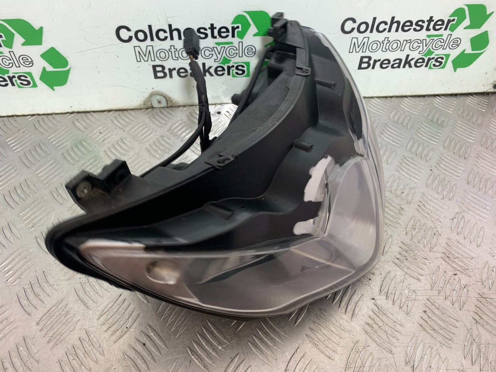 TRIUMPH 1050 SPRINT ST HEADLIGHT  2003-2011 (CMB1285)