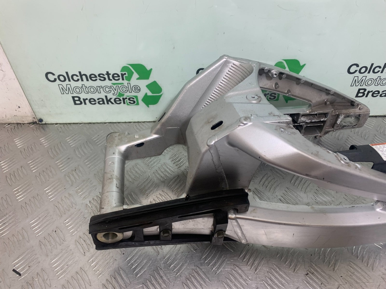 SUZUKI GSR600 GSR 600 SWINGARM   2006-2010 (CMB1177)