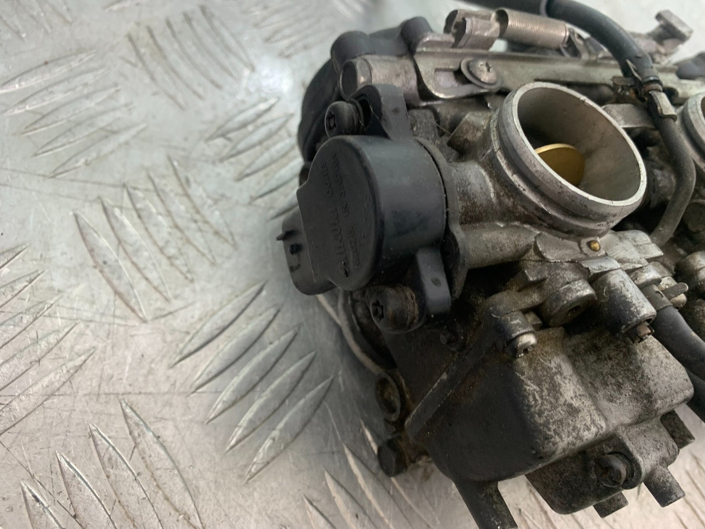 YAMAHA FZS600 FAZER 600 CARBS  YEAR 1998-2001 (CMB1267)