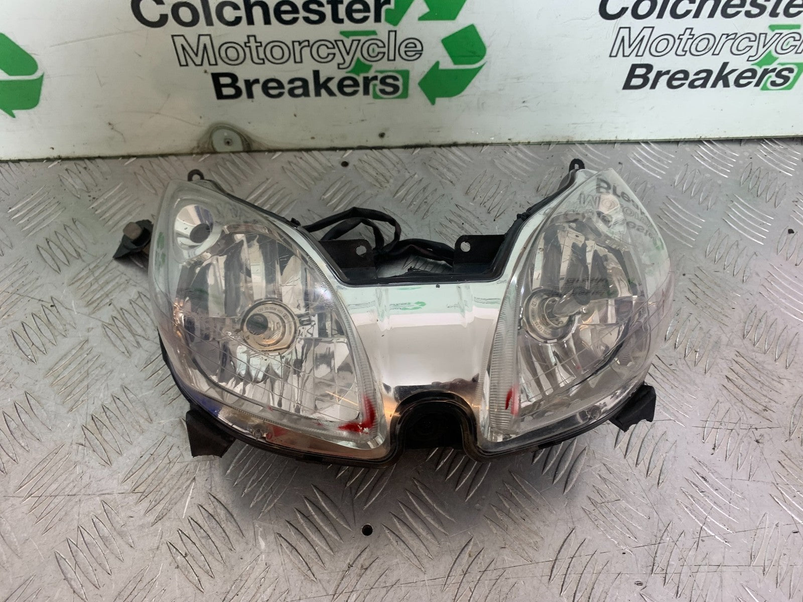 YAMAHA XMAX 250 XMAX 250 HEADLIGHT  YEAR 2006-09 (CMB1201)