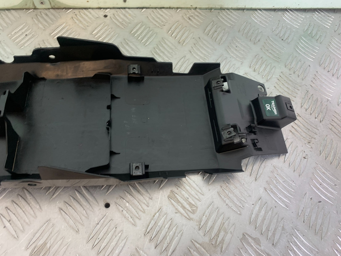TRIUMPH TRIDENT 660 UNDERTRAY   YEAR 2021-2024 (CMB1148)