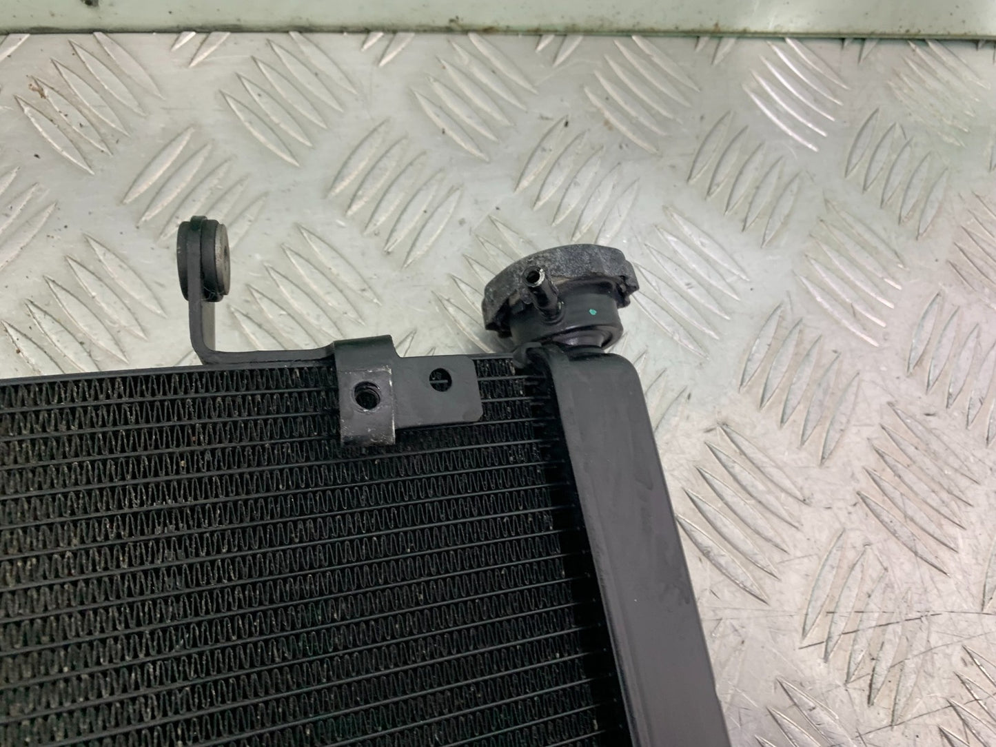 TRIUMPH 675 STREET TRIPLE RX RADIATOR   2015- 2017 (CMB1299)
