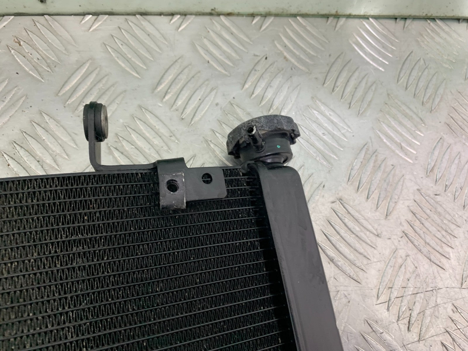 TRIUMPH 675 STREET TRIPLE RX RADIATOR   2015- 2017 (CMB1299)