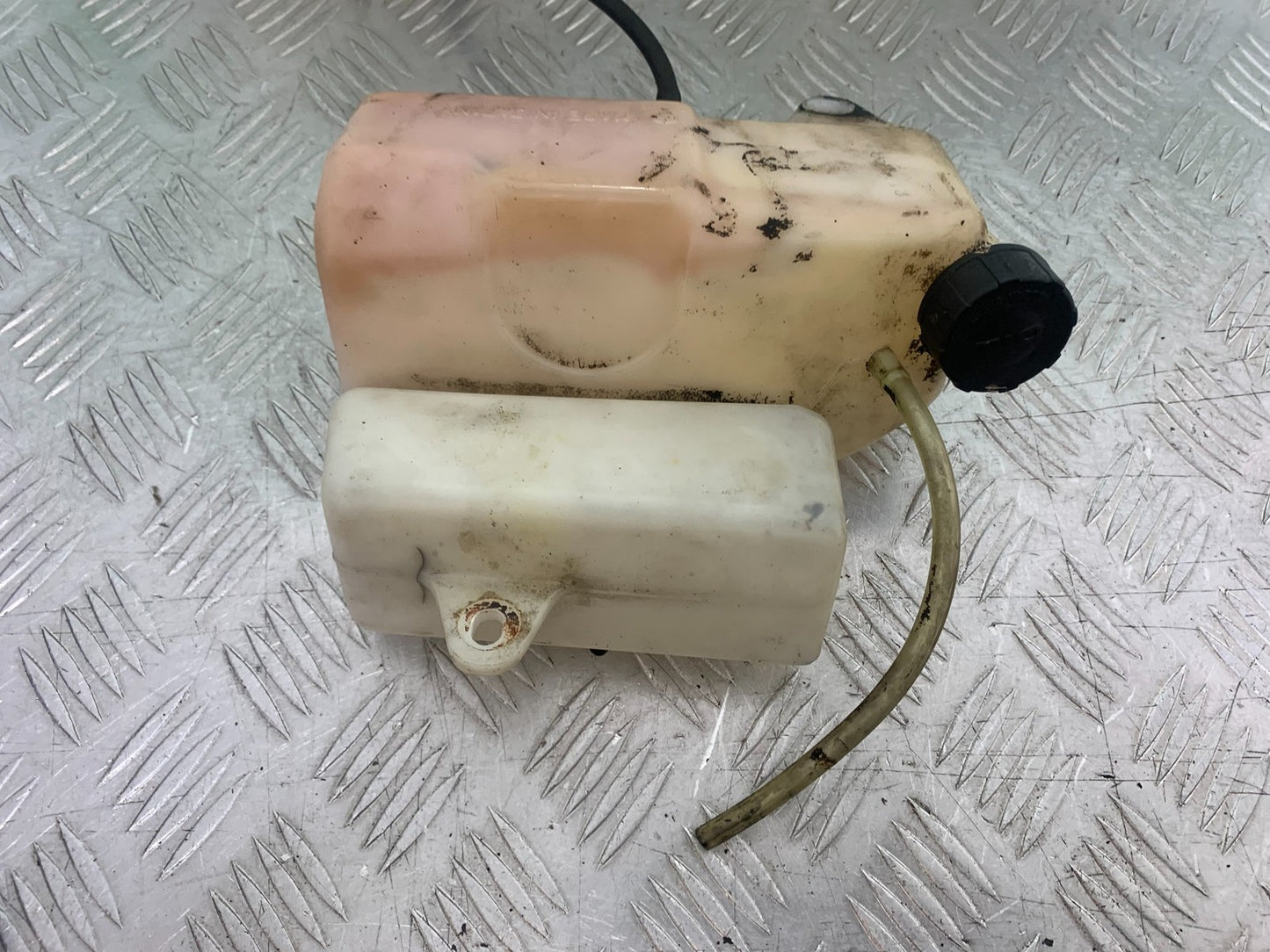 SUZUKI GP100 GP 100 OIL TANK  YEAR 1978-1988 (CMB1259)