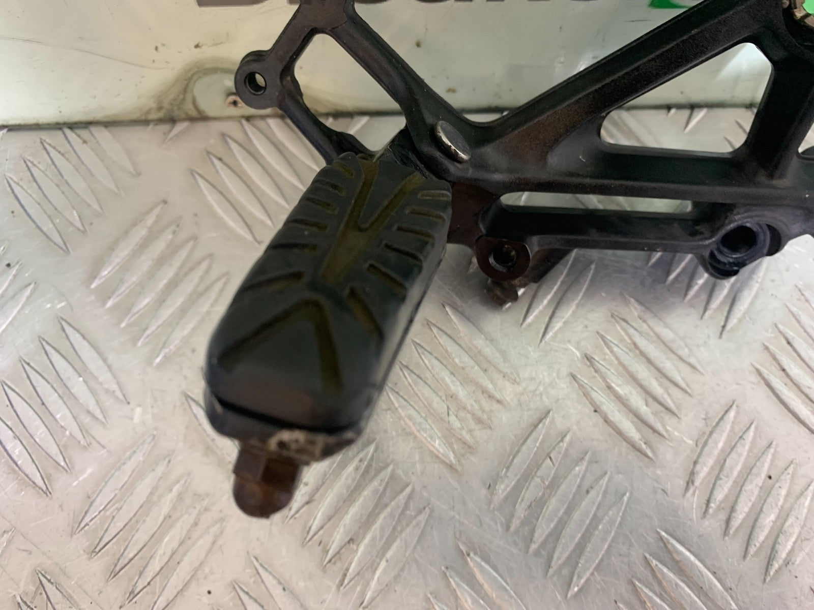 KTM DUKE 125 FRONT RIGHT HANGER  YEAR 2017-2022 (CMB1222)