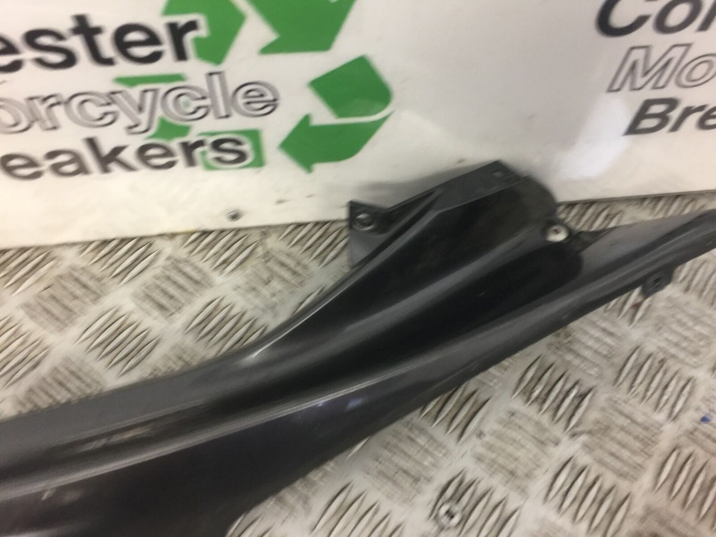 YAMAHA R6 LEFT SIDE INFILL PANEL YEAR 2008 (STOCK 318)