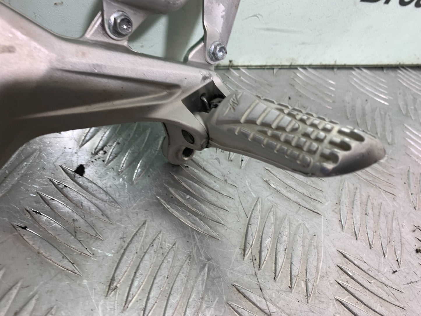 MV AGUSTA 800 F3 FRONT LEFT HANGER AND PEG YEAR 2017-2019 (CMB1227)