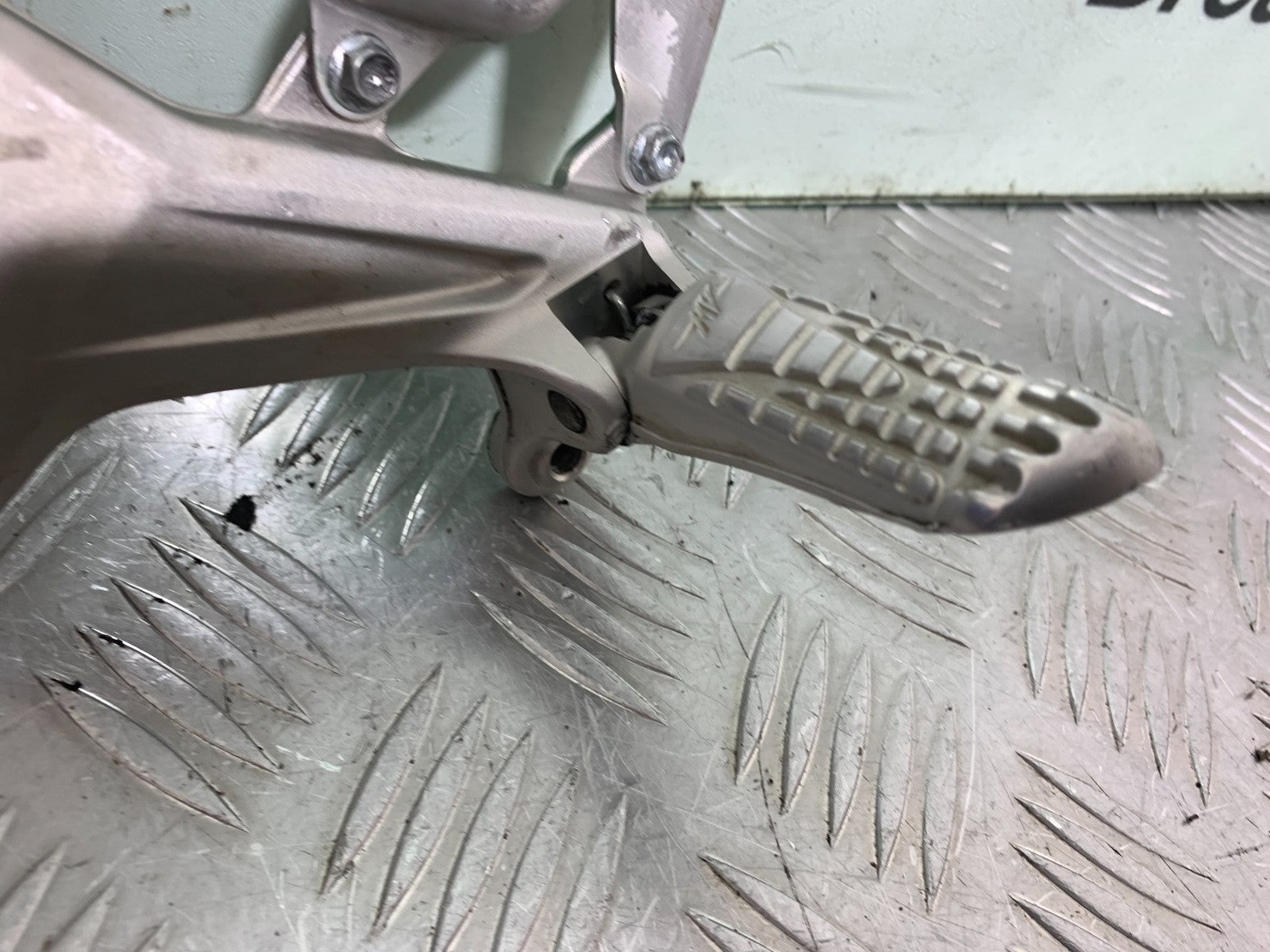MV AGUSTA 800 F3 FRONT LEFT HANGER AND PEG YEAR 2017-2019 (CMB1227)