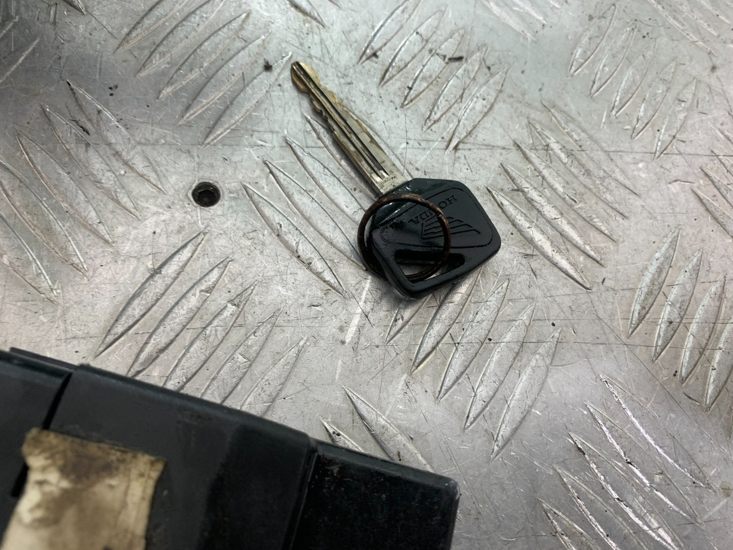 HONDA NT650 V DEAUVILLE ECU LOCKS KEY  YEAR 1999 (CMB1268)