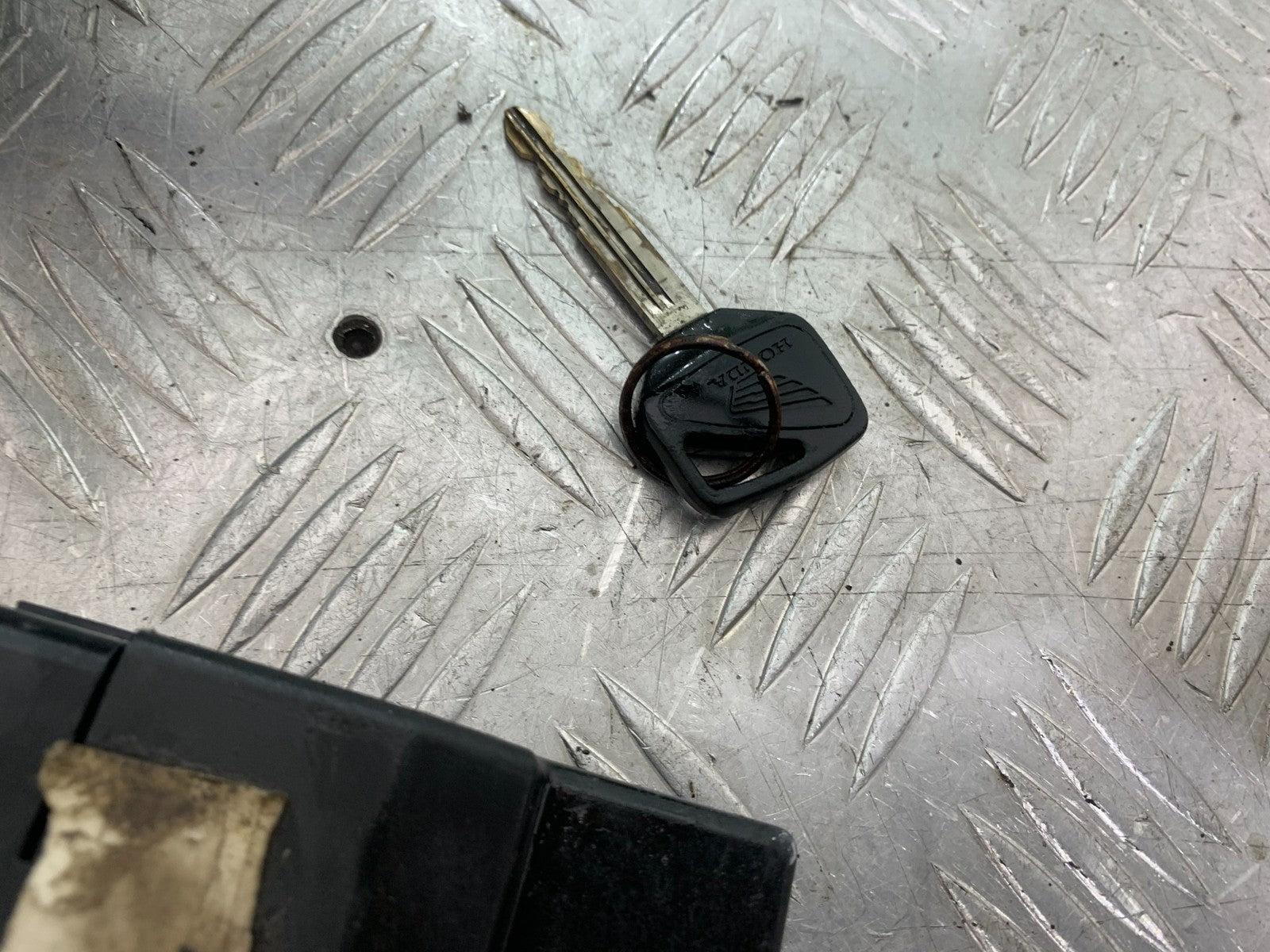 HONDA NT650 V DEAUVILLE ECU LOCKS KEY  YEAR 1999 (CMB1268)