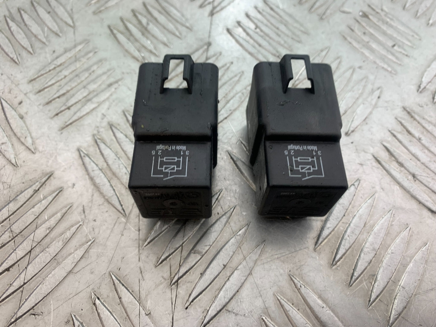 BMW M1000  2 X RELAYS  YEAR 2023-2024 (CMB1140)