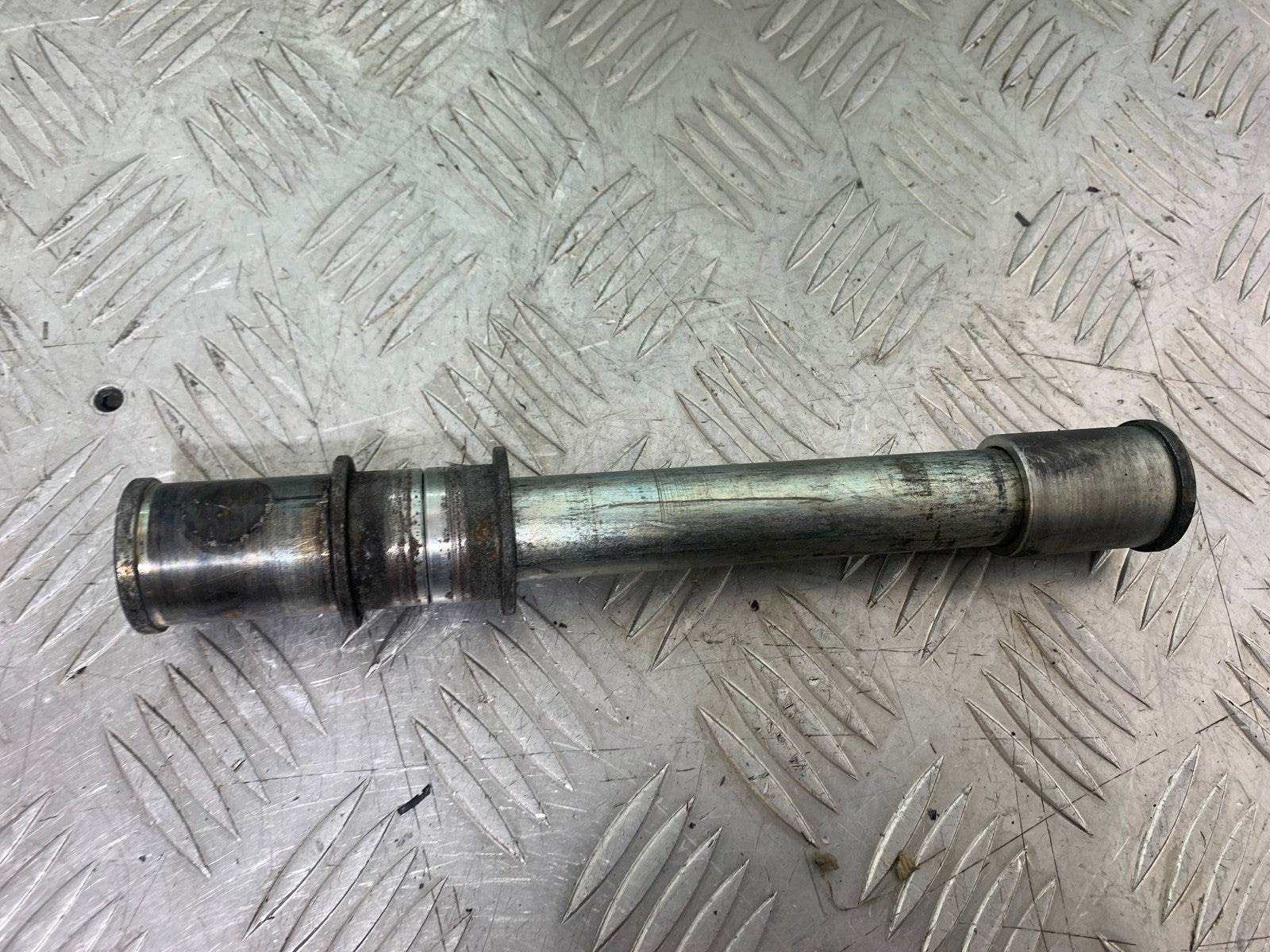KAWASAKI ZX9R ZX9 E1 FRONT WHEEL SPINDLE  YEAR 2000-01 (CMB1171)