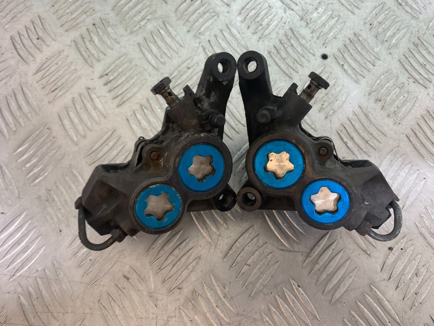 YAMAHA YZF600 YZF 600 THUNDERCAT FRONT BRAKE CALIPERS 1996-2003 (CMB1134)