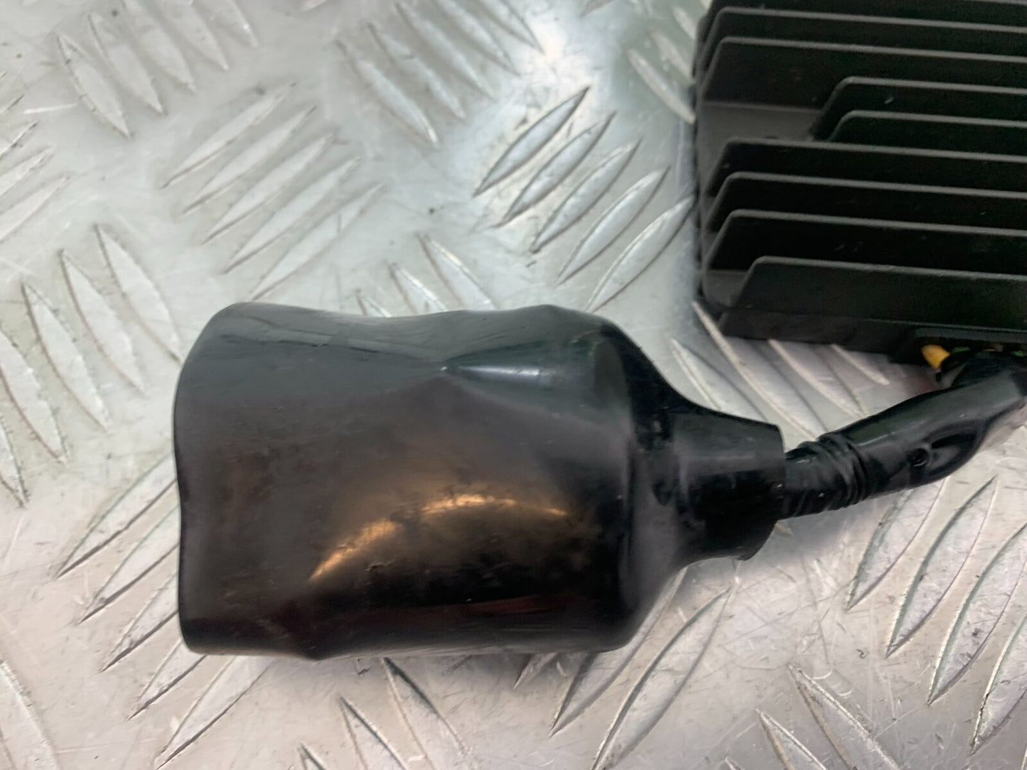 HONDA CBR1100 BLACKBIRD REGULATOR YEAR 1999-2005  (CMB1103)