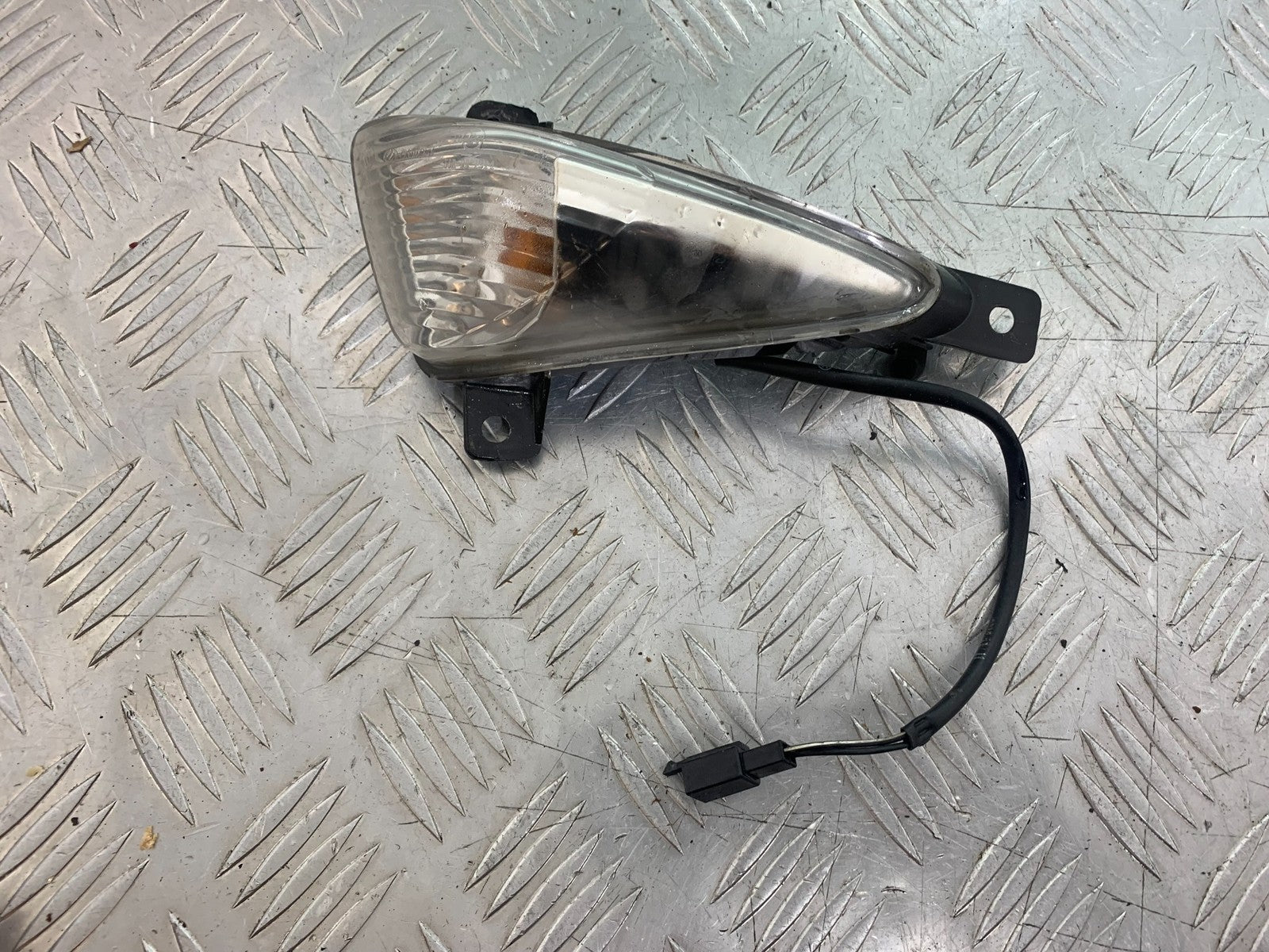 SUZUKI GW250 GW 250 INAZUMA FRONT LEFT INDICATOR   YEAR 2013-2018  (CMB1205)