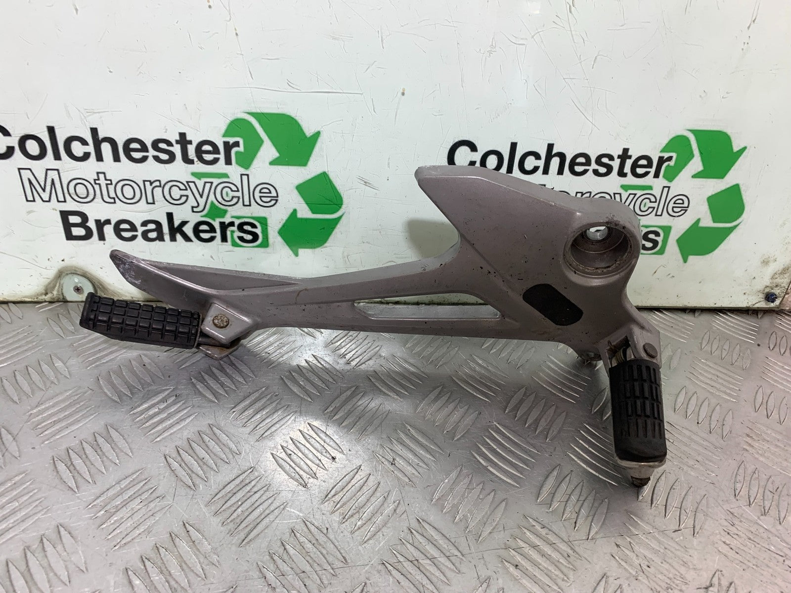 HONDA XL125 VARADERO RIGHT HANGER   YEAR 2001-2006  (CMB1304)