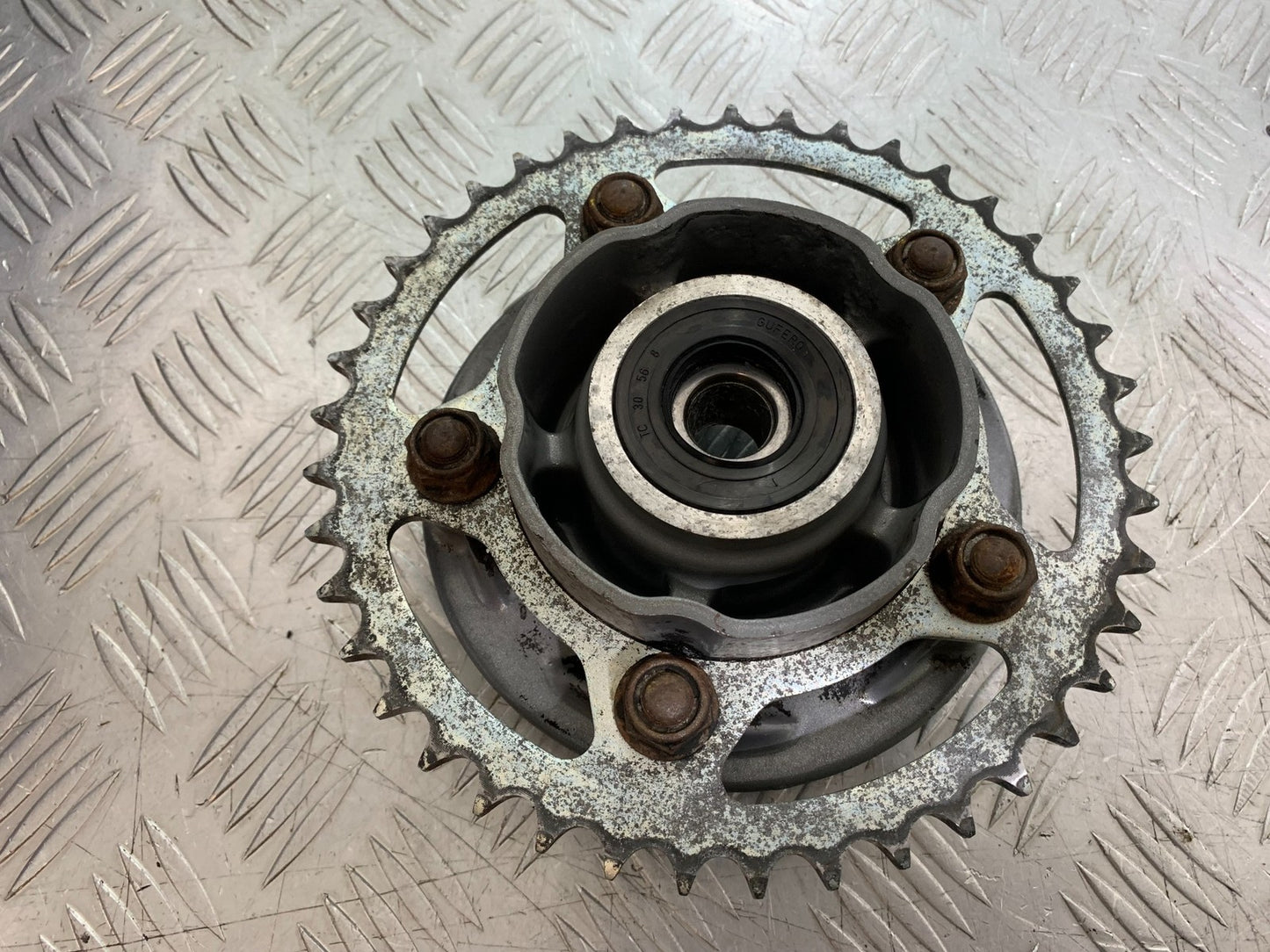 HONDA CBF500 CBF 500 SPROCKET CARRIER YEAR 2004-2008  (CMB1294)