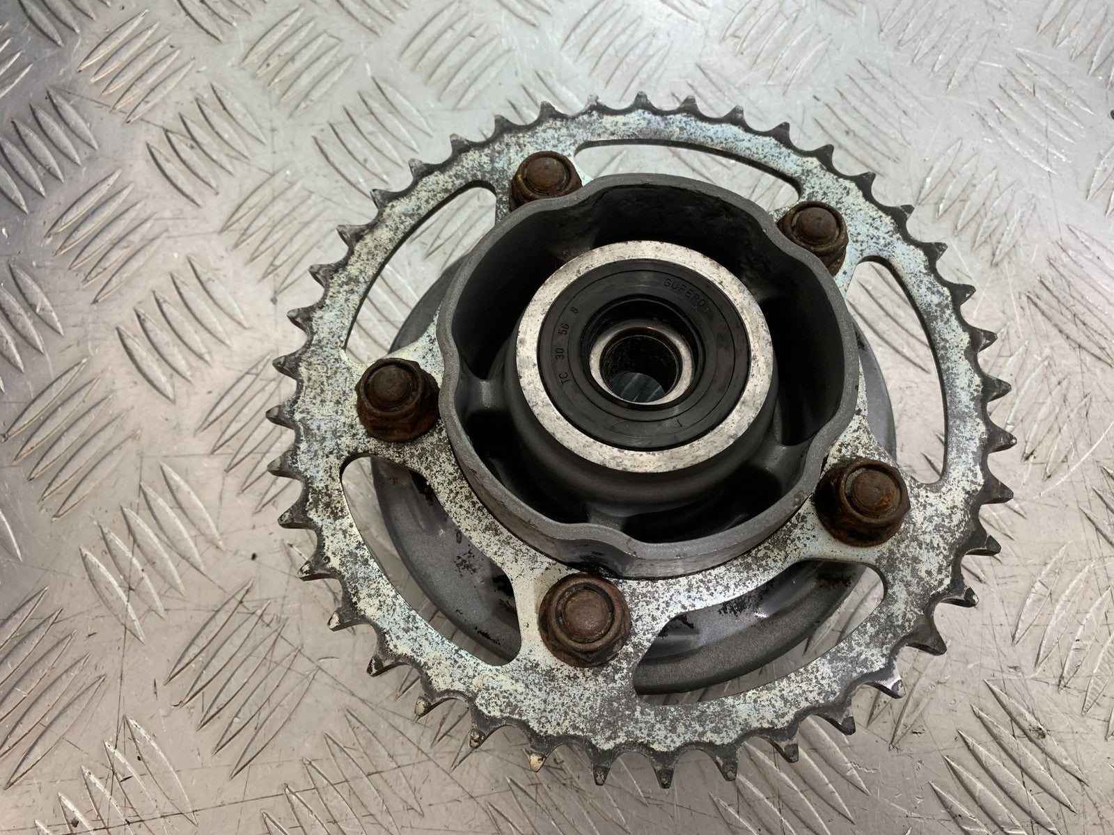 HONDA CBF500 CBF 500 SPROCKET CARRIER YEAR 2004-2008  (CMB1294)