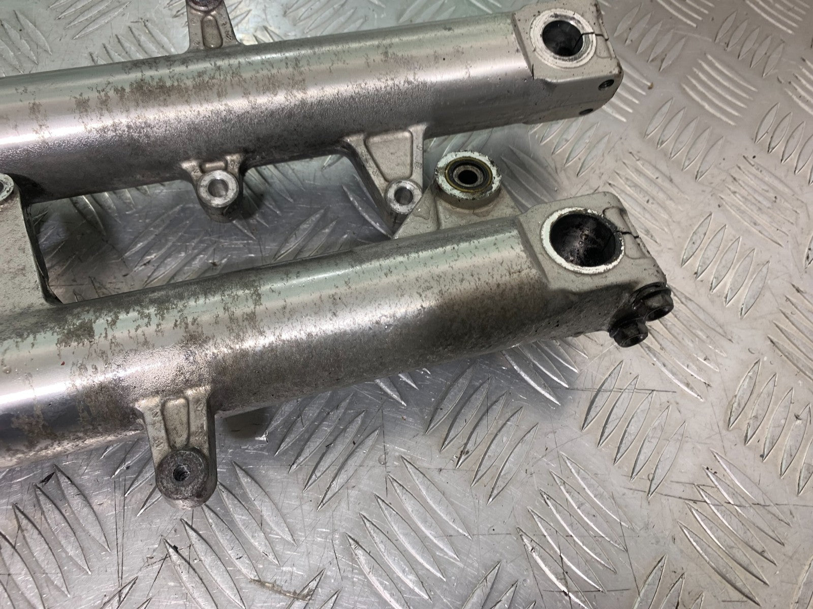 HONDA CBR1100 BLACKBIRD FORKS   YEAR 1999-2005 (CMB1232)