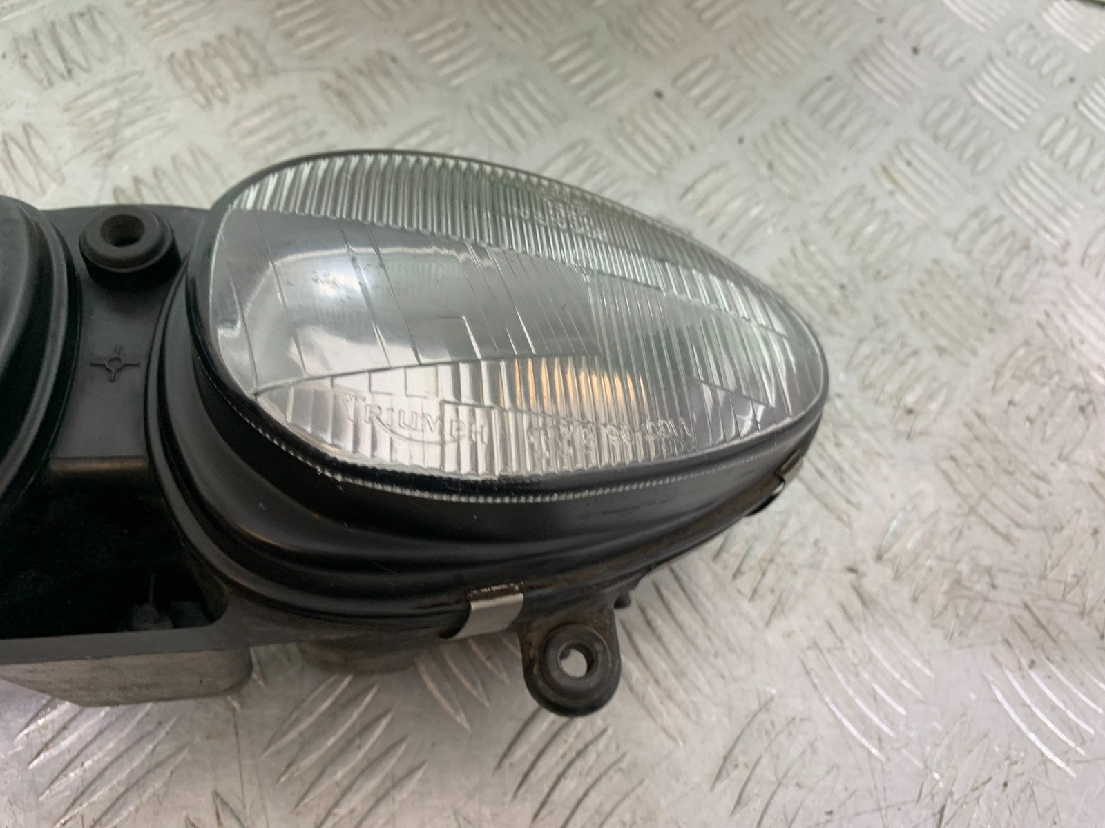 TRIUMPH 955I SPRINT RS HEADLIGHT YEAR 1999-03 (CMB1313)