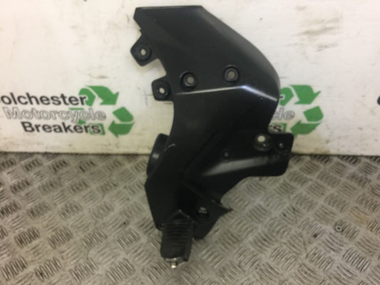 TRIUMPH TROPHY 1215 SE FRONT LEFT HANGER AND PEG YEAR 2012-2017 (STOCK 567)