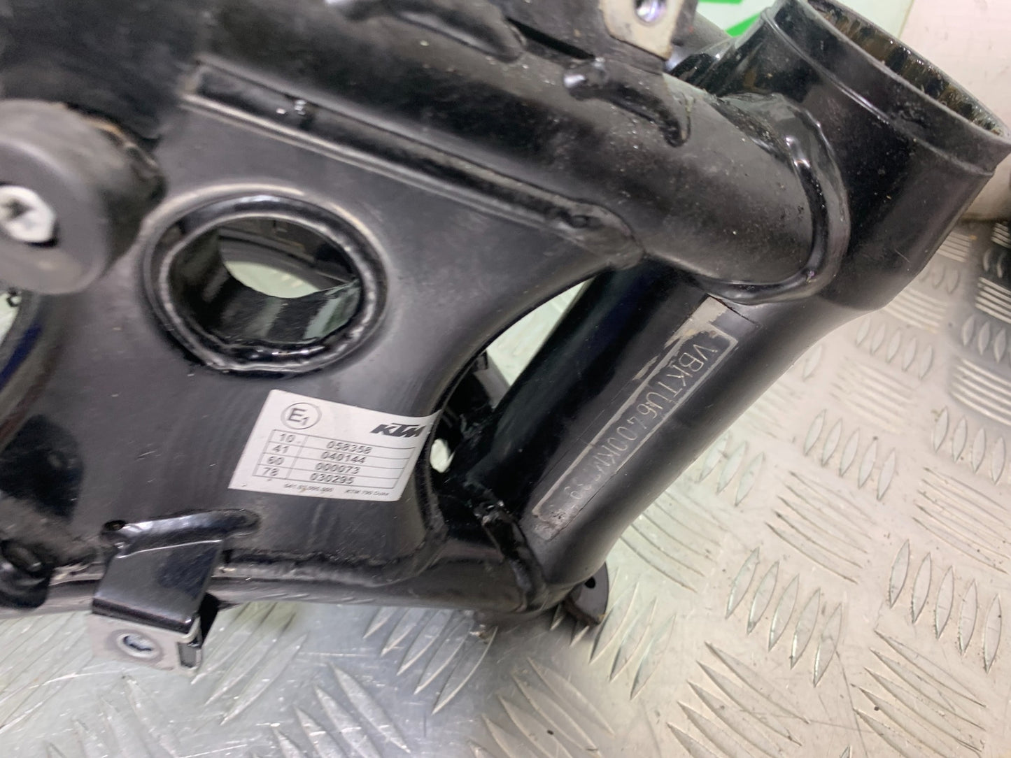 KTM 790 DUKE FRAME REG LOG BOOK  YEAR 2018-2021  (CMB11150)