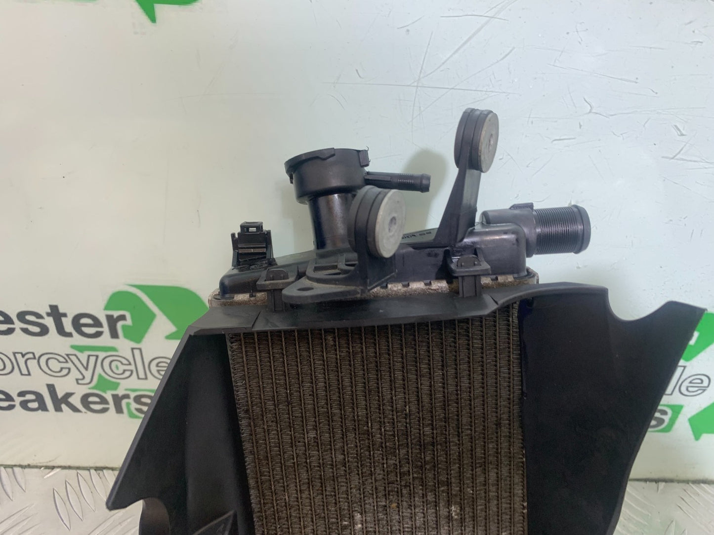BMW R1200 R 1200 GS RIGHT RADIATOR YEAR 2013-2016 (CMB1257)
