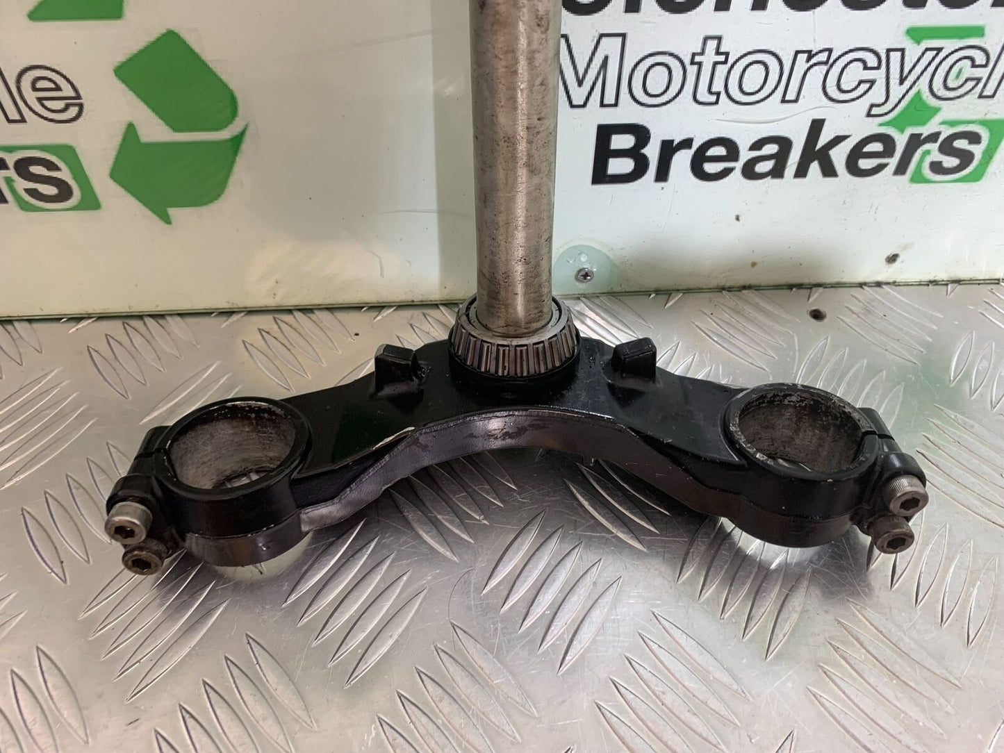 TRIUMPH 600 DAYTONA BOTTOM YOKE YEAR 2003-2006 (STOCK 999)