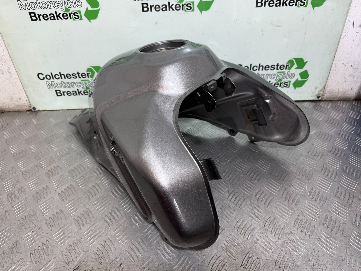 SUZUKI DL1000 DL 1000 V STORM FUEL PETROL TANK YEAR 2002 - 2008