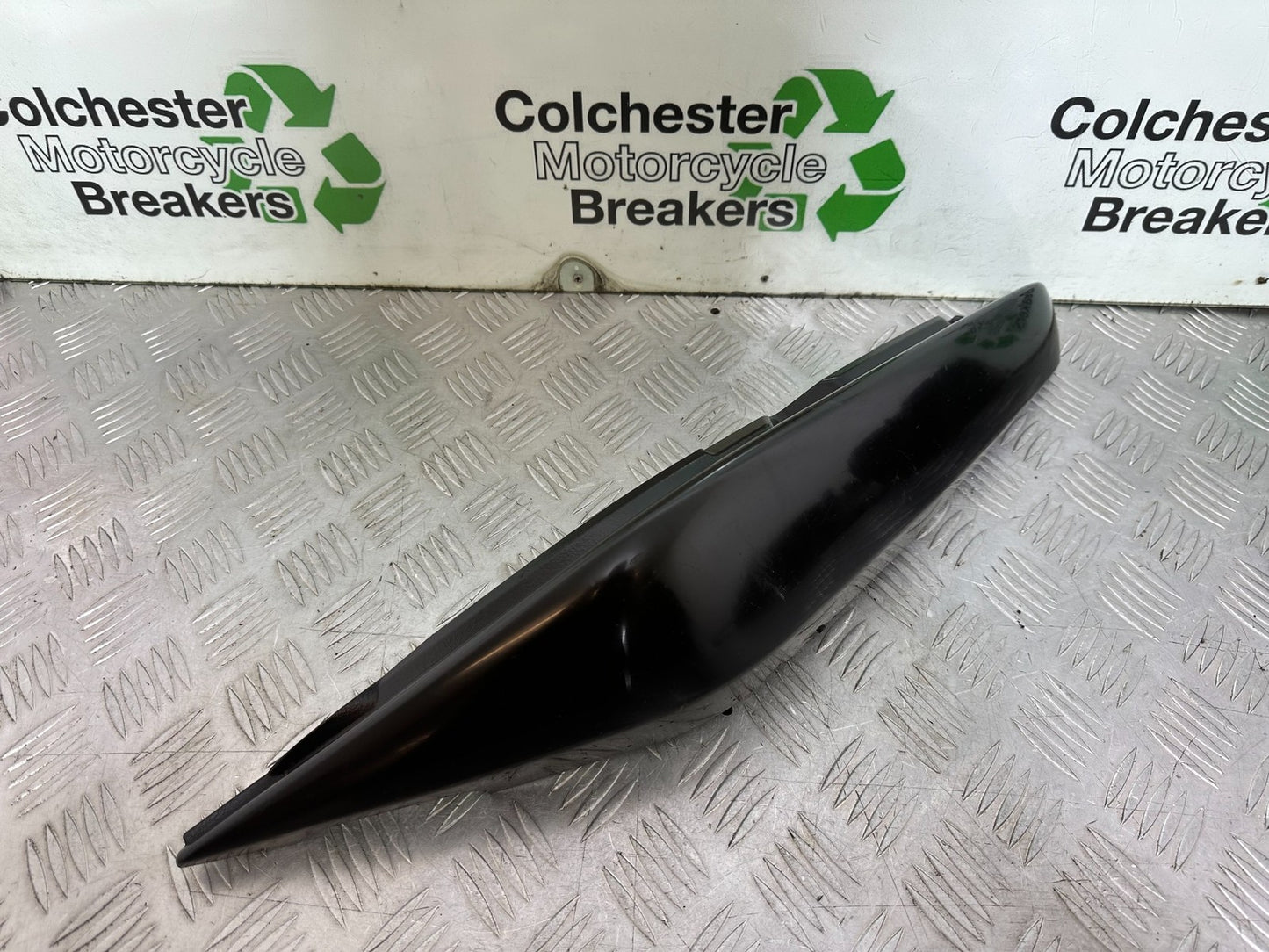 KAWASAKI ER6 F ER6F LEFT SEAT PANEL YEAR 2005-2008 (CMB1178)