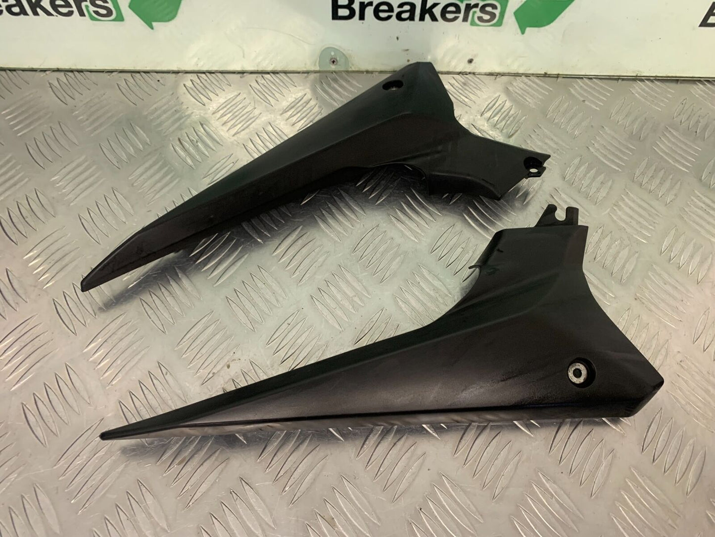 YAMAHA XJ6 XJ6-S LEFT AND RIGHT INFILL PANELS  YEAR 2009-2015 (STOCK 991)