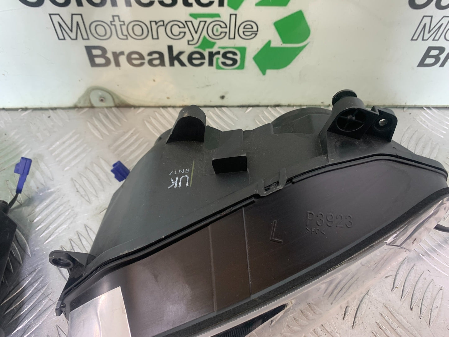 YAMAHA YZF R1 HEADLIGHTS  YEAR 2004-2006 (CMB1155)