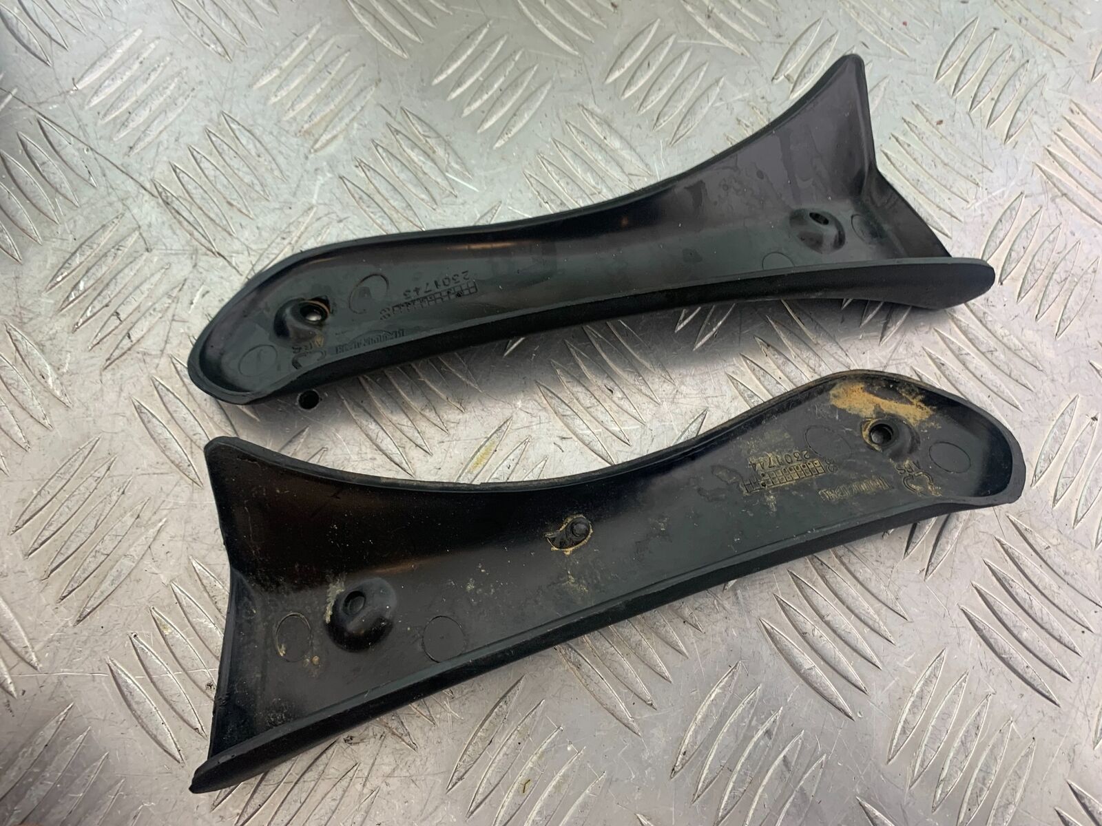 TRIUMPH 955i SPRINT ST TOP FAIRING INFILLS   YEAR 1999-2004 (CMB1124)