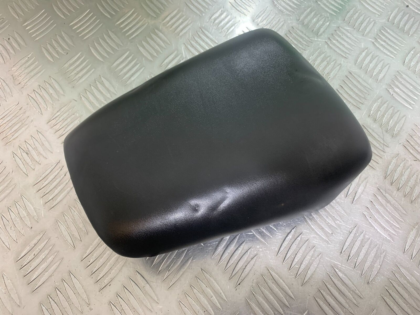 HONDA CBR125 CBR 125 REAR SEAT  YEAR 2004-06  (CMB1040)