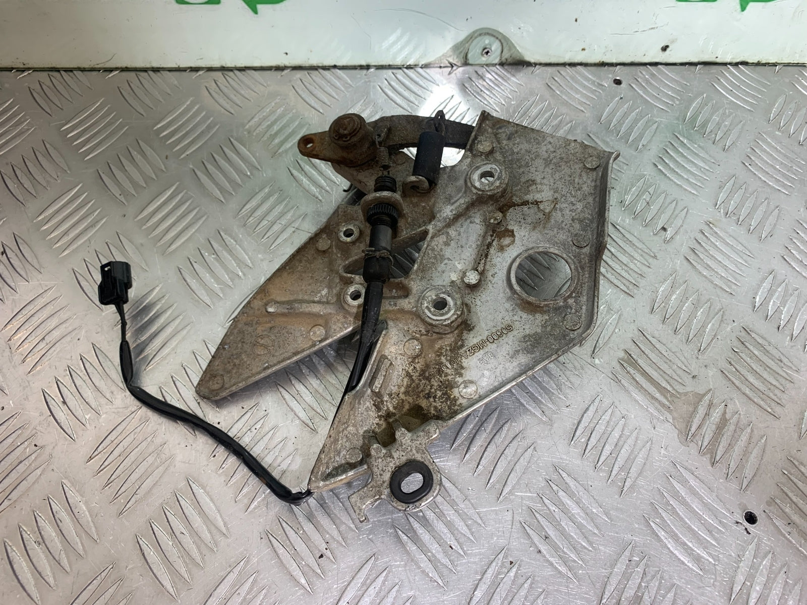 HONDA CBR500R CBR 500 R FRONT RIGHT HANGER  YEAR 2012-16 (CMB1151)