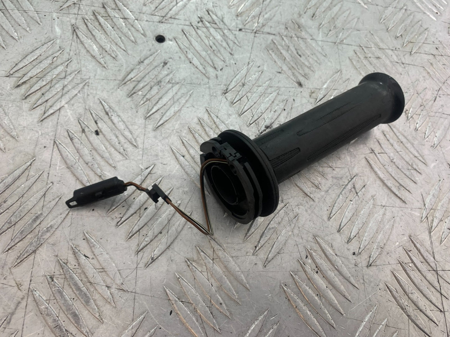 BMW K1300 S K 1300 S RIGHT HEATED GRIP   YEAR 2009-16 (CMB1216)