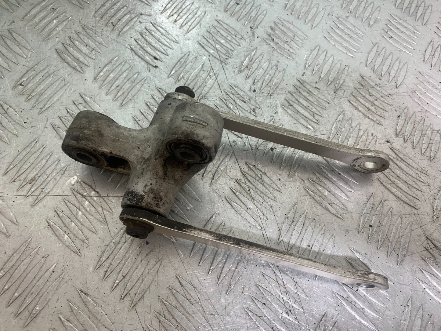 SUZUKI GSXR750 GSXR 750 K4 K5 REAR SHOCK LINKAGE  2004-2005 (CMB1319)
